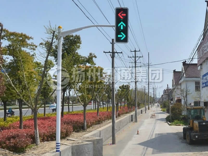 XHDG-017，單挑彎臂信號燈桿