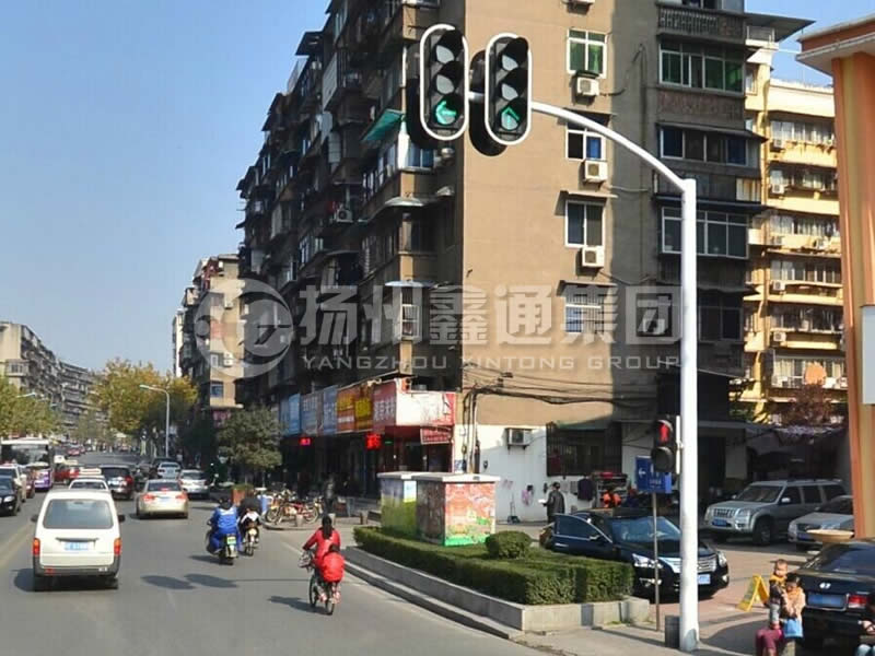 XHDG-046，單挑彎臂信號(hào)燈桿